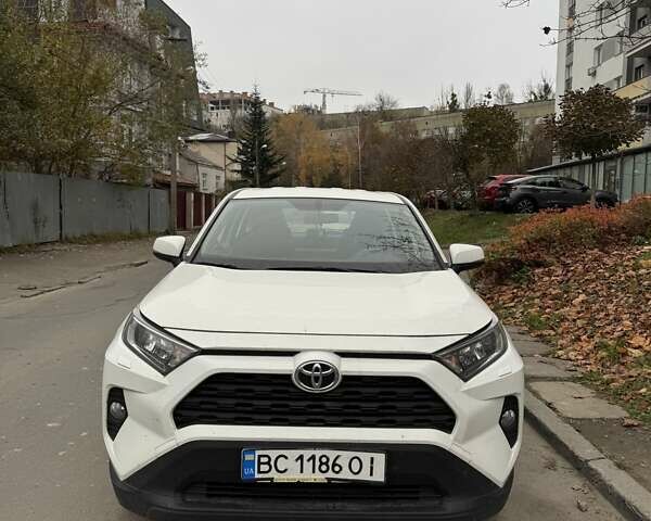 Белый Тойота РАВ 4, объемом двигателя 1.99 л и пробегом 144 тыс. км за 25000 $, фото 1 на Automoto.ua