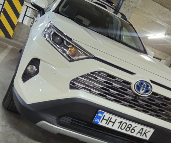 Белый Тойота РАВ 4, объемом двигателя 0 л и пробегом 100 тыс. км за 37000 $, фото 1 на Automoto.ua