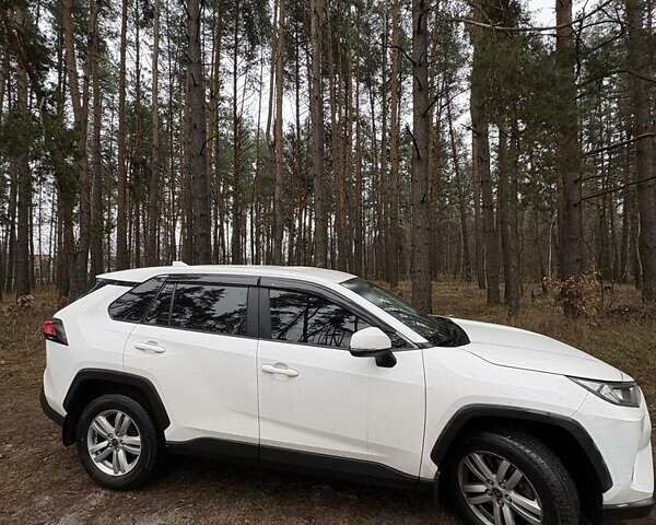 Белый Тойота РАВ 4, объемом двигателя 2 л и пробегом 47 тыс. км за 25000 $, фото 1 на Automoto.ua
