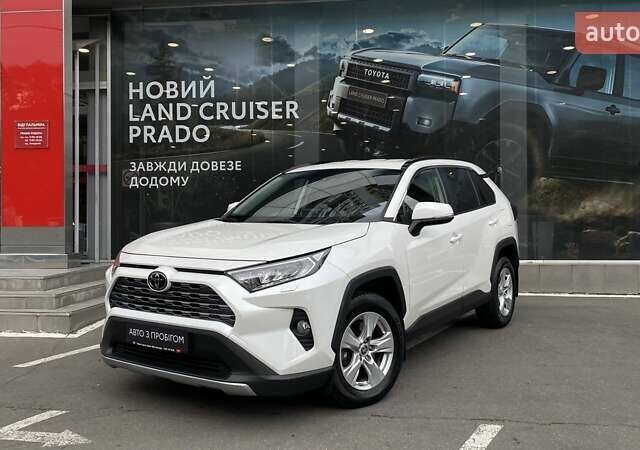 Білий Тойота РАВ 4, об'ємом двигуна 1.99 л та пробігом 178 тис. км за 23613 $, фото 1 на Automoto.ua