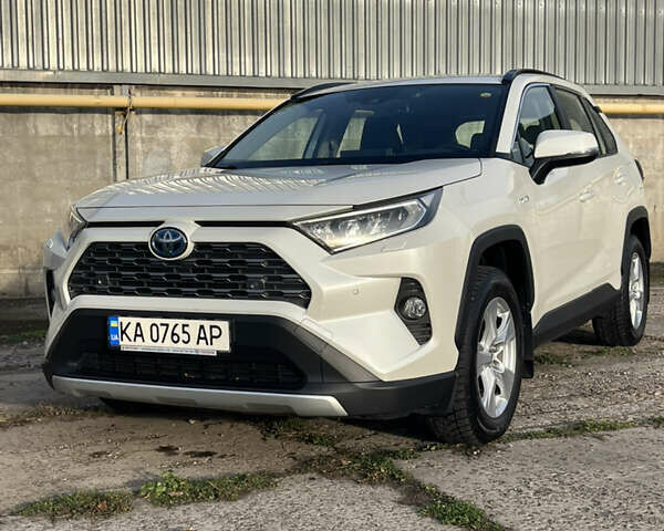 Белый Тойота РАВ 4, объемом двигателя 2.49 л и пробегом 105 тыс. км за 33000 $, фото 1 на Automoto.ua