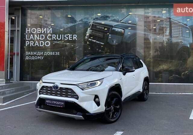 Белый Тойота РАВ 4, объемом двигателя 2.49 л и пробегом 132 тыс. км за 33159 $, фото 1 на Automoto.ua