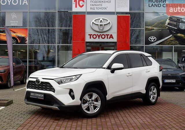 Білий Тойота РАВ 4, об'ємом двигуна 1.99 л та пробігом 112 тис. км за 26800 $, фото 1 на Automoto.ua