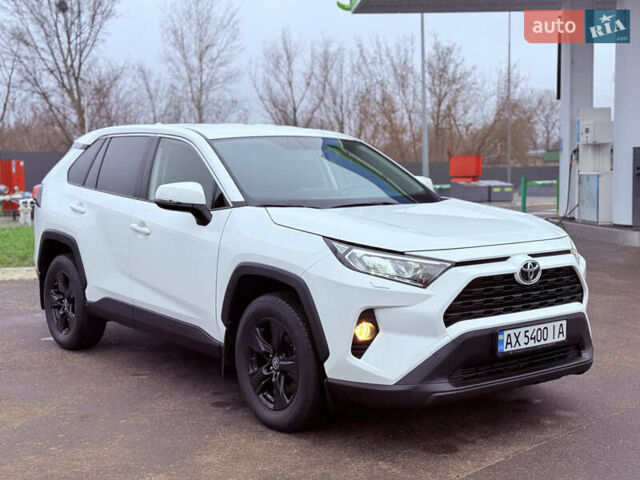 Белый Тойота РАВ 4, объемом двигателя 2 л и пробегом 95 тыс. км за 24999 $, фото 1 на Automoto.ua