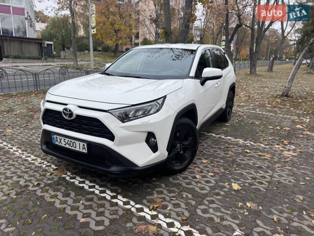 Тойота РАВ 4 2021 в Харькове на Automoto.ua Белый Тойота РАВ 4, объемом двигателя 1.99 л и пробегом 95 тыс. км за 27500 $, фото 1 на Automoto.ua