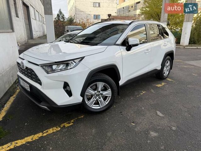 Тойота РАВ 4 2021 в Полтаве на Automoto.ua Белый Тойота РАВ 4, объемом двигателя 1.99 л и пробегом 32 тыс. км за 30900 $, фото 1 на Automoto.ua