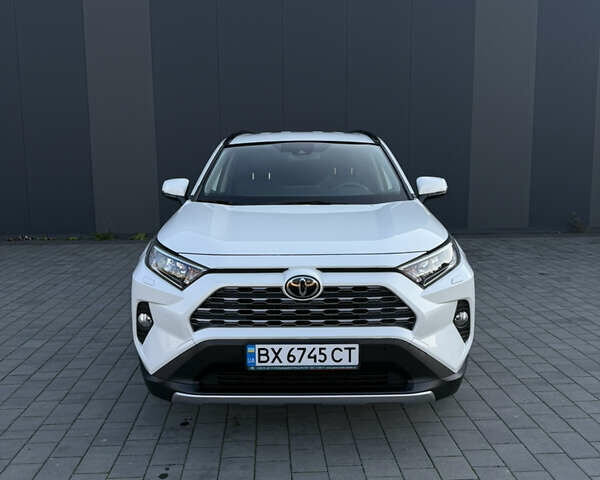 Тойота РАВ 4 2021 в Хмельницком на Automoto.ua Белый Тойота РАВ 4, объемом двигателя 1.99 л и пробегом 38 тыс. км за 31500 $, фото 1 на Automoto.ua