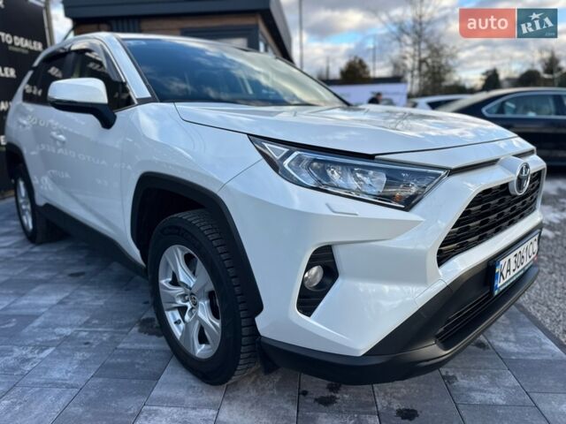 Белый Тойота РАВ 4, объемом двигателя 2 л и пробегом 97 тыс. км за 26900 $, фото 1 на Automoto.ua