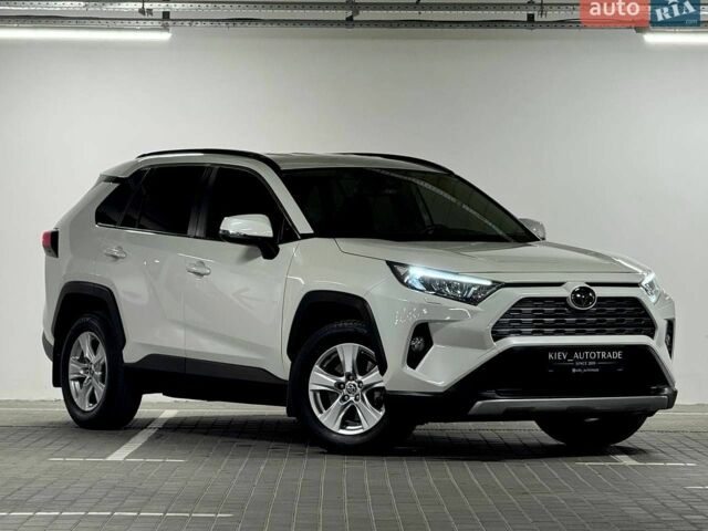Белый Тойота РАВ 4, объемом двигателя 2 л и пробегом 57 тыс. км за 27900 $, фото 1 на Automoto.ua