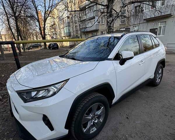 Белый Тойота РАВ 4, объемом двигателя 1.99 л и пробегом 100 тыс. км за 30500 $, фото 1 на Automoto.ua