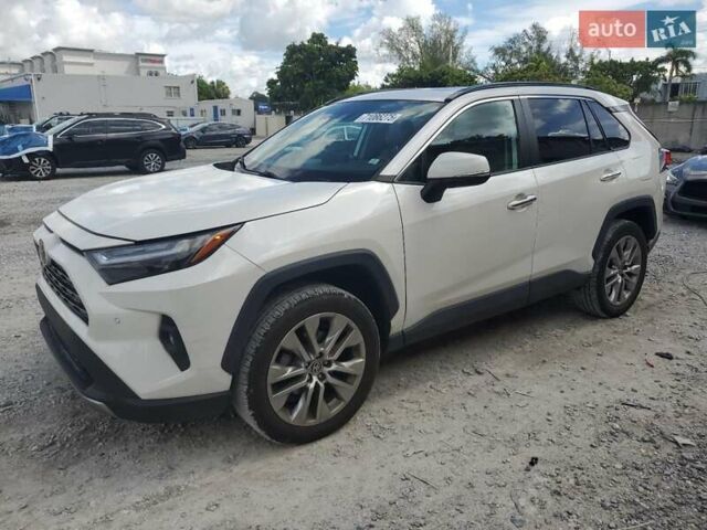 Белый Тойота РАВ 4, объемом двигателя 2.49 л и пробегом 143 тыс. км за 9000 $, фото 1 на Automoto.ua