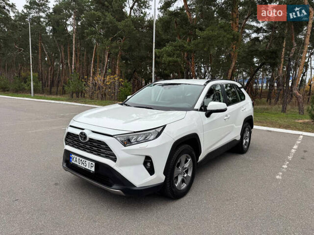 Белый Тойота РАВ 4, объемом двигателя 2 л и пробегом 110 тыс. км за 28000 $, фото 1 на Automoto.ua