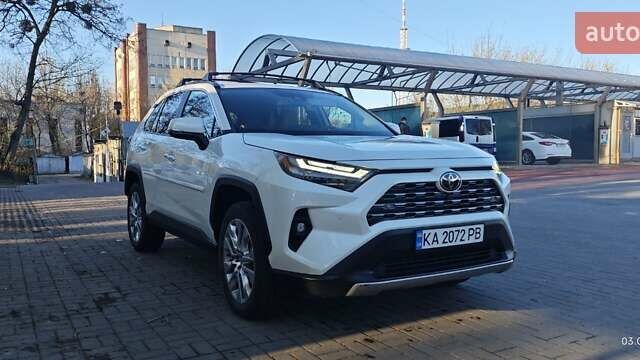 Белый Тойота РАВ 4, объемом двигателя 2.49 л и пробегом 13 тыс. км за 37100 $, фото 1 на Automoto.ua