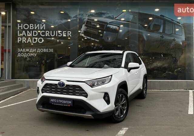 Белый Тойота РАВ 4, объемом двигателя 2.49 л и пробегом 64 тыс. км за 38261 $, фото 1 на Automoto.ua