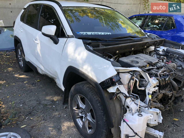 Белый Тойота РАВ 4, объемом двигателя 2 л и пробегом 85 тыс. км за 19999 $, фото 1 на Automoto.ua