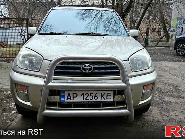 Бежевый Тойота РАВ 4, объемом двигателя 2 л и пробегом 245 тыс. км за 8000 $, фото 1 на Automoto.ua
