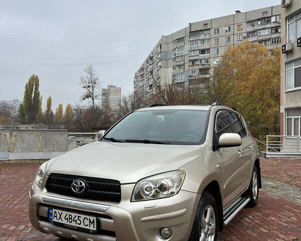 Бежевий Тойота РАВ 4, об'ємом двигуна 2 л та пробігом 230 тис. км за 10300 $, фото 1 на Automoto.ua
