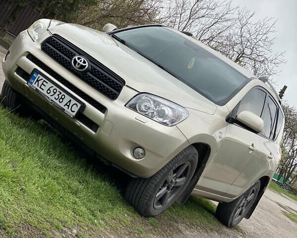 Тойота РАВ 4 2007 в Апостолове на Automoto.ua Бежевый Тойота РАВ 4, объемом двигателя 2.2 л и пробегом 192 тыс. км за 9000 $, фото 1 на Automoto.ua