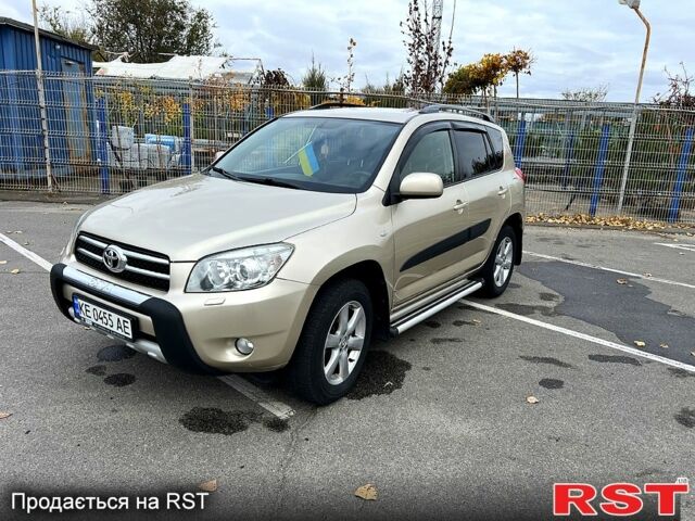 Бежевый Тойота РАВ 4, объемом двигателя 2 л и пробегом 170 тыс. км за 11900 $, фото 1 на Automoto.ua