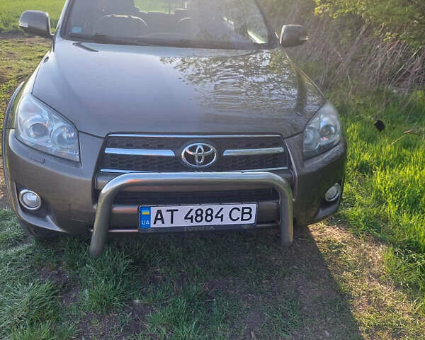 Бежевый Тойота РАВ 4, объемом двигателя 2.2 л и пробегом 225 тыс. км за 12500 $, фото 1 на Automoto.ua