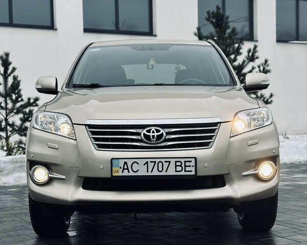 Бежевий Тойота РАВ 4, об'ємом двигуна 2 л та пробігом 118 тис. км за 14000 $, фото 1 на Automoto.ua