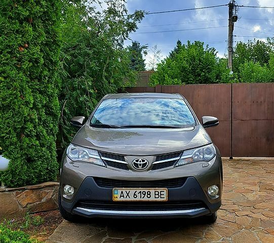 Бежевий Тойота РАВ 4, об'ємом двигуна 2.2 л та пробігом 131 тис. км за 16700 $, фото 1 на Automoto.ua