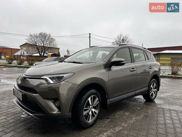 Бежевый Тойота РАВ 4, объемом двигателя 2.23 л и пробегом 167 тыс. км за 23500 $, фото 1 на Automoto.ua
