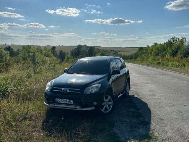 Черный Тойота РАВ 4, объемом двигателя 2.2 л и пробегом 320 тыс. км за 9839 $, фото 1 на Automoto.ua