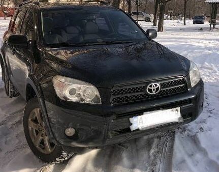 Черный Тойота РАВ 4, объемом двигателя 0 л и пробегом 102 тыс. км за 10000 $, фото 1 на Automoto.ua