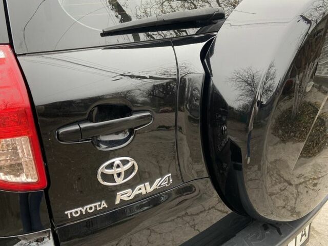 Черный Тойота РАВ 4, объемом двигателя 2 л и пробегом 218 тыс. км за 9700 $, фото 1 на Automoto.ua