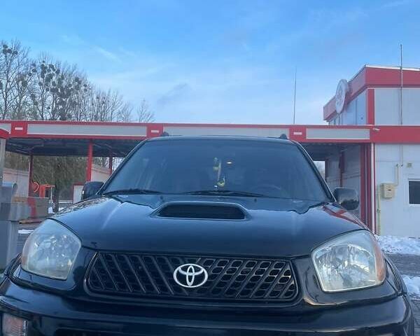 Черный Тойота РАВ 4, объемом двигателя 2 л и пробегом 330 тыс. км за 5400 $, фото 1 на Automoto.ua