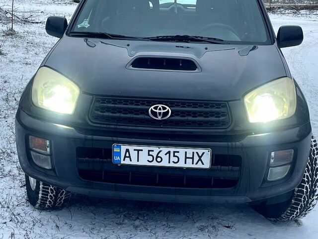 Чорний Тойота РАВ 4, об'ємом двигуна 2 л та пробігом 333 тис. км за 4900 $, фото 1 на Automoto.ua