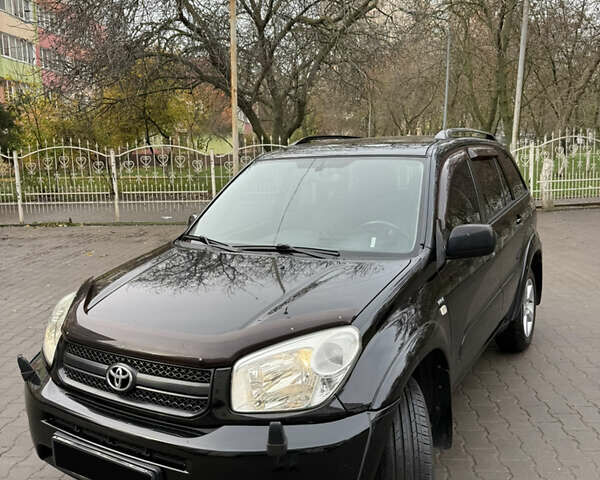 Черный Тойота РАВ 4, объемом двигателя 2 л и пробегом 230 тыс. км за 6500 $, фото 1 на Automoto.ua