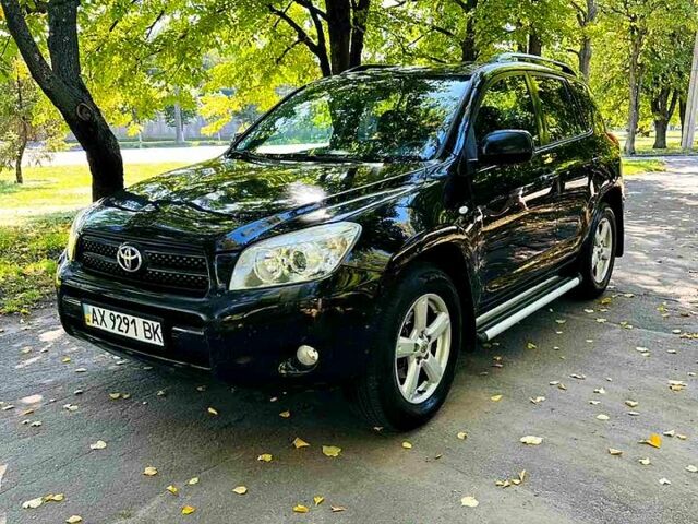 Черный Тойота РАВ 4, объемом двигателя 2 л и пробегом 257 тыс. км за 7999 $, фото 1 на Automoto.ua