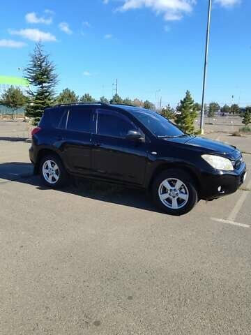 Черный Тойота РАВ 4, объемом двигателя 2 л и пробегом 165 тыс. км за 9500 $, фото 1 на Automoto.ua