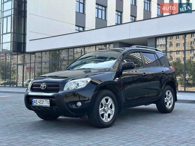 Черный Тойота РАВ 4, объемом двигателя 2 л и пробегом 176 тыс. км за 9699 $, фото 1 на Automoto.ua