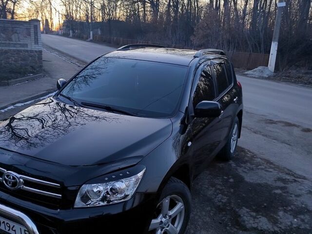 Черный Тойота РАВ 4, объемом двигателя 2 л и пробегом 241 тыс. км за 9000 $, фото 1 на Automoto.ua