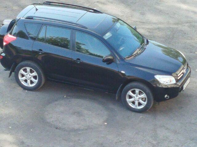 Черный Тойота РАВ 4, объемом двигателя 2 л и пробегом 190 тыс. км за 8800 $, фото 1 на Automoto.ua