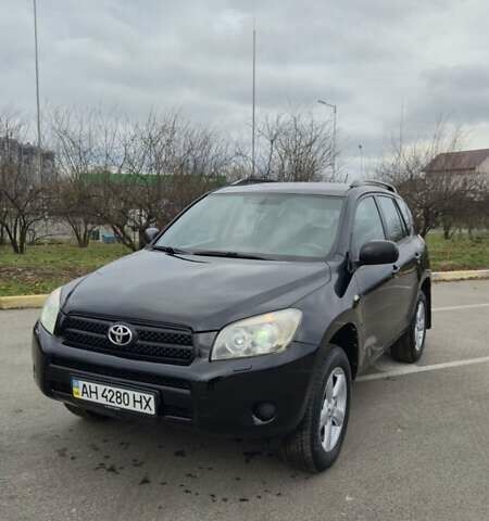 Чорний Тойота РАВ 4, об'ємом двигуна 2 л та пробігом 173 тис. км за 8600 $, фото 1 на Automoto.ua