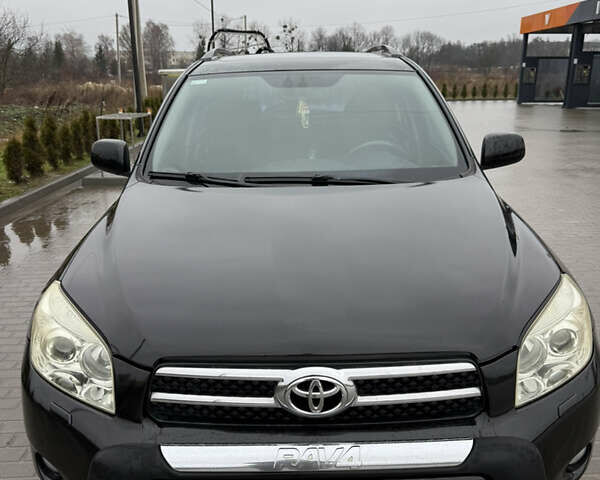 Чорний Тойота РАВ 4, об'ємом двигуна 2 л та пробігом 242 тис. км за 10200 $, фото 1 на Automoto.ua