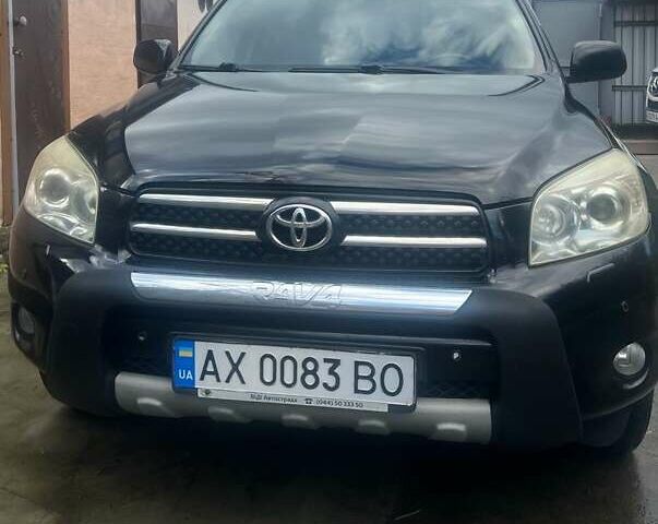 Чорний Тойота РАВ 4, об'ємом двигуна 2 л та пробігом 184 тис. км за 12000 $, фото 1 на Automoto.ua