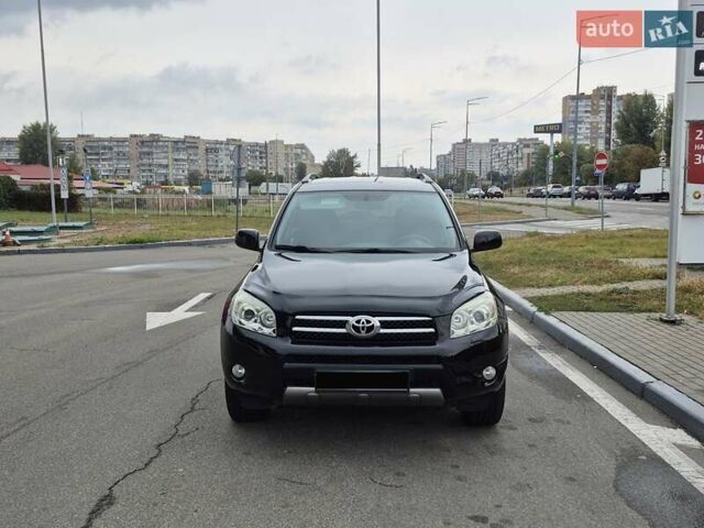 Чорний Тойота РАВ 4, об'ємом двигуна 2 л та пробігом 180 тис. км за 9700 $, фото 1 на Automoto.ua