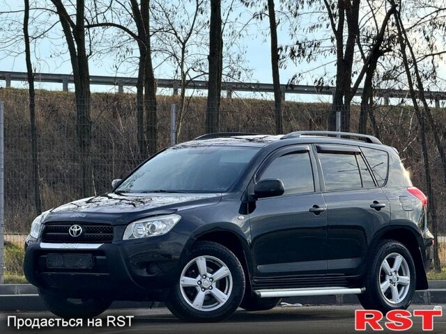 Черный Тойота РАВ 4, объемом двигателя 20 л и пробегом 150 тыс. км за 11750 $, фото 1 на Automoto.ua