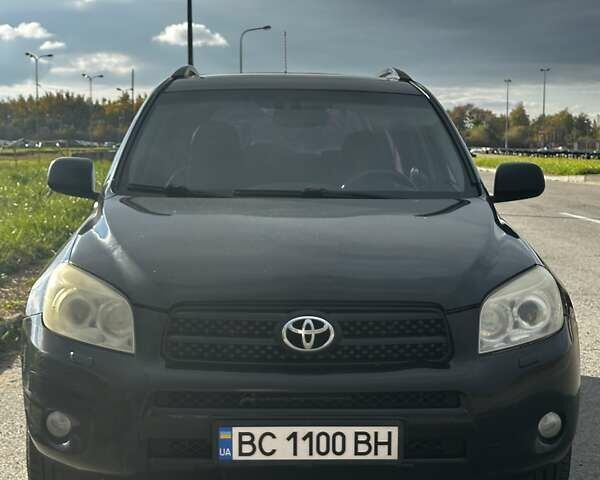 Черный Тойота РАВ 4, объемом двигателя 2 л и пробегом 564 тыс. км за 7800 $, фото 1 на Automoto.ua