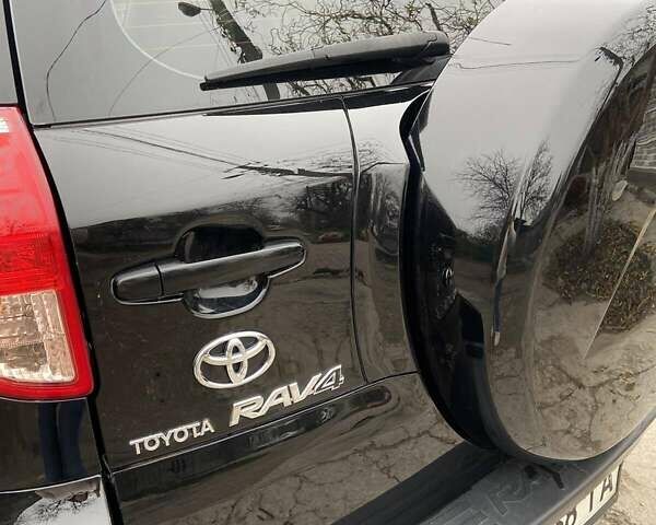 Черный Тойота РАВ 4, объемом двигателя 2 л и пробегом 218 тыс. км за 9700 $, фото 1 на Automoto.ua
