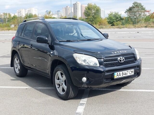 Черный Тойота РАВ 4, объемом двигателя 2 л и пробегом 237 тыс. км за 8799 $, фото 1 на Automoto.ua