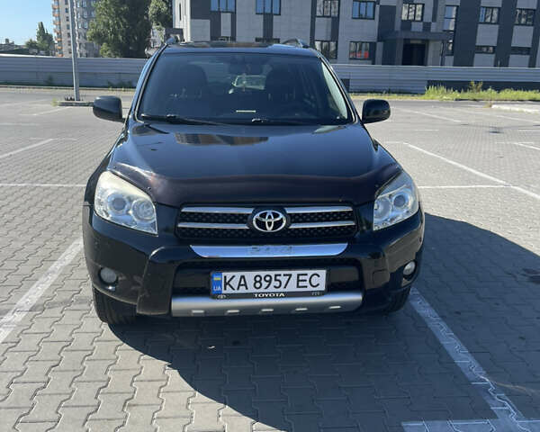 Черный Тойота РАВ 4, объемом двигателя 2 л и пробегом 187 тыс. км за 10500 $, фото 1 на Automoto.ua