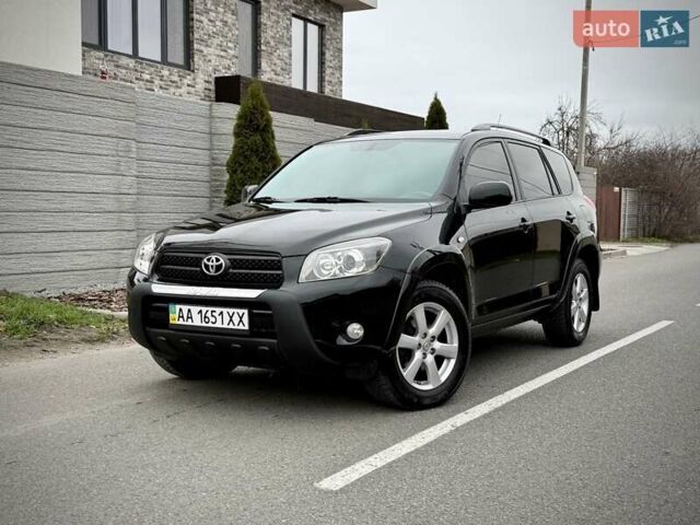 Черный Тойота РАВ 4, объемом двигателя 2.4 л и пробегом 173 тыс. км за 10500 $, фото 1 на Automoto.ua