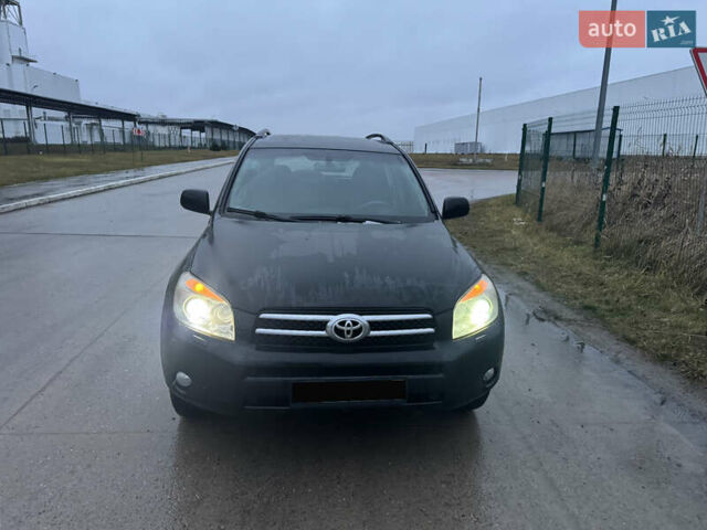 Чорний Тойота РАВ 4, об'ємом двигуна 2 л та пробігом 270 тис. км за 8500 $, фото 1 на Automoto.ua
