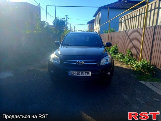 Чорний Тойота РАВ 4, об'ємом двигуна 2.4 л та пробігом 215 тис. км за 10800 $, фото 1 на Automoto.ua